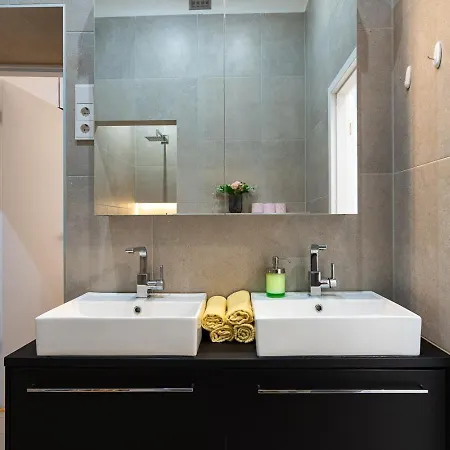 Stylish Modern Design In The Heart Of Lejlighed