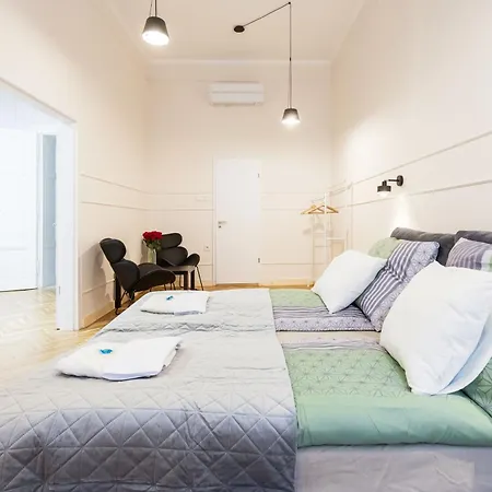 Apartment W - - Stylish Design - Sleeps 6