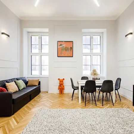 Apartment W - - Stylish Design - Sleeps 6 *