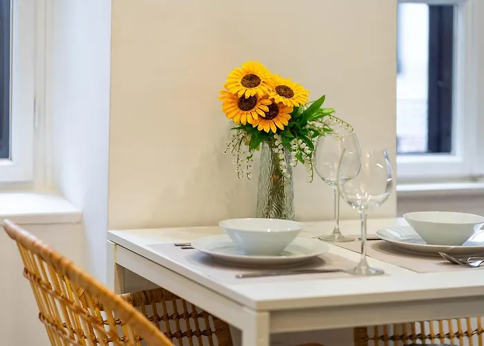 W - - Stylish Design - Sleeps 6 *