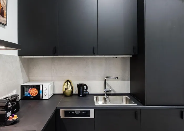 W - - Stylish Design - Sleeps 6 * Budapest