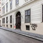 W - - Stylish Design - Sleeps 6 *