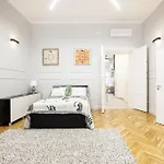 W - - Stylish Design - Sleeps 6