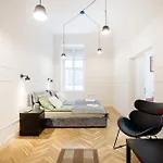 W - - Stylish Design - Sleeps 6