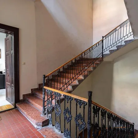 W - - Stylish Design - Sleeps 6