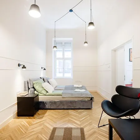 W - - Stylish Design - Sleeps 6