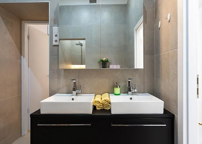 W - - Stylish Design - Sleeps 6 Apartmán