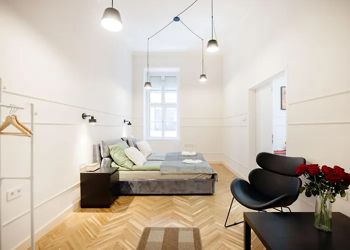 W - - Stylish Design - Sleeps 6