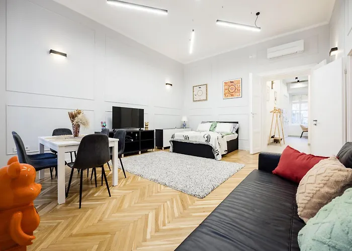 W - - Stylish Design - Sleeps 6