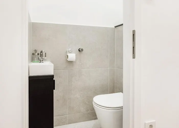 W - - Stylish Design - Sleeps 6 * Budapest